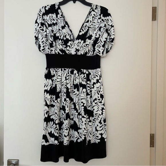 Maggy London Petites V Front Dress - Picture 1 of 11